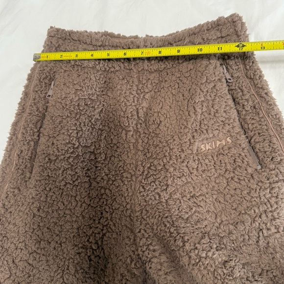 SKIMS Tan Sherpa Pants - Picture 6 of 6